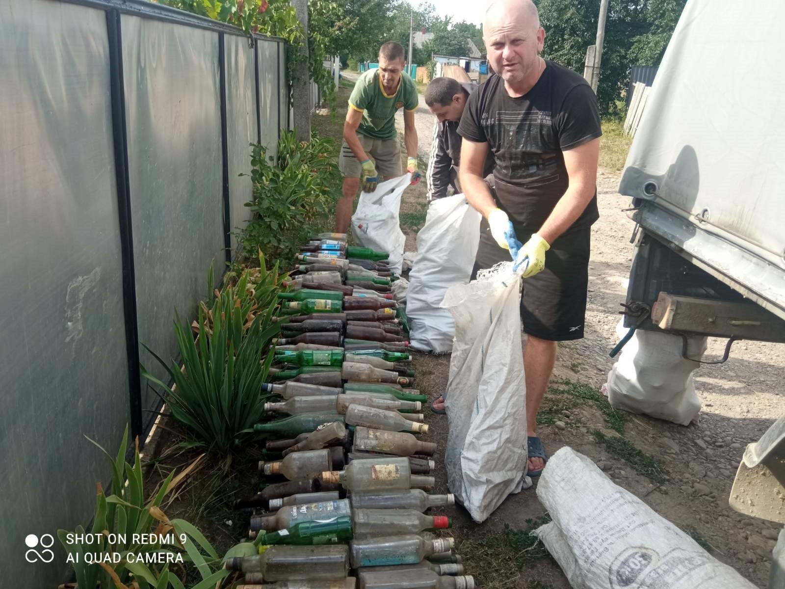 У громаді на Буковині збирають скляний непотріб, щоб допомогти армії